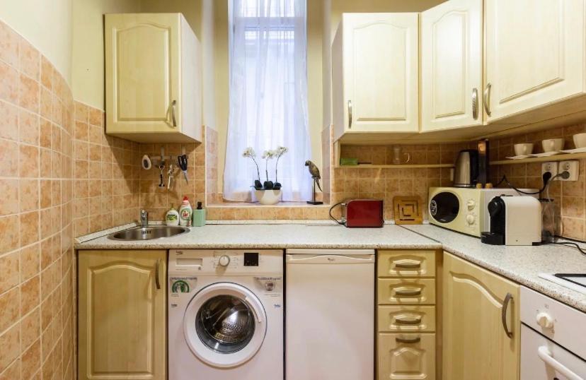 Cherry Blossom Designer Apartment In The Center With Free Parking บูดาเปสต์ ภายนอก รูปภาพ