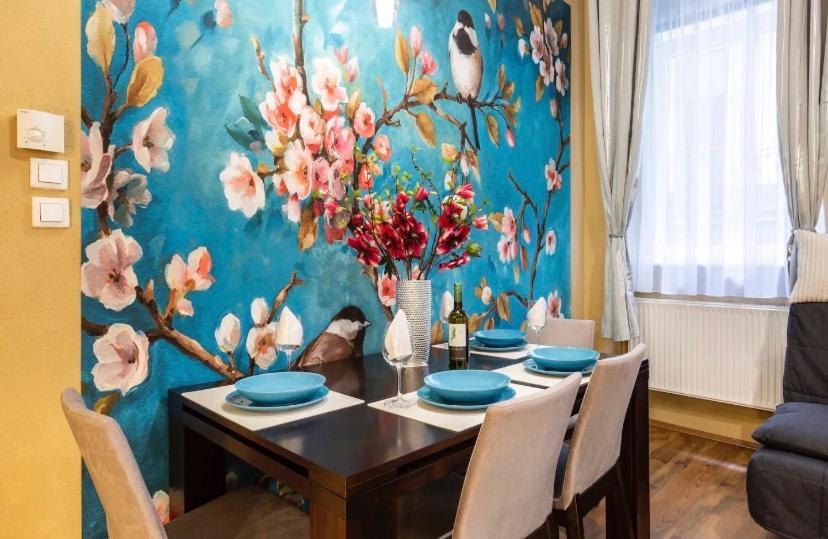 Cherry Blossom Designer Apartment In The Center With Free Parking บูดาเปสต์ ภายนอก รูปภาพ