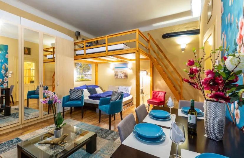 Cherry Blossom Designer Apartment In The Center With Free Parking บูดาเปสต์ ภายนอก รูปภาพ