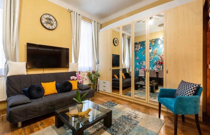 Cherry Blossom Designer Apartment In The Center With Free Parking บูดาเปสต์ ภายนอก รูปภาพ